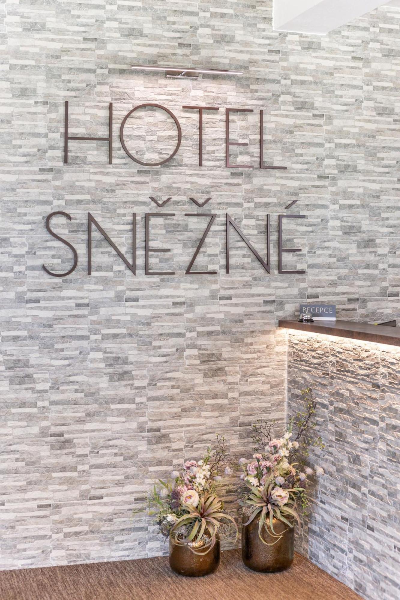 Hotel Snezne エクステリア 写真